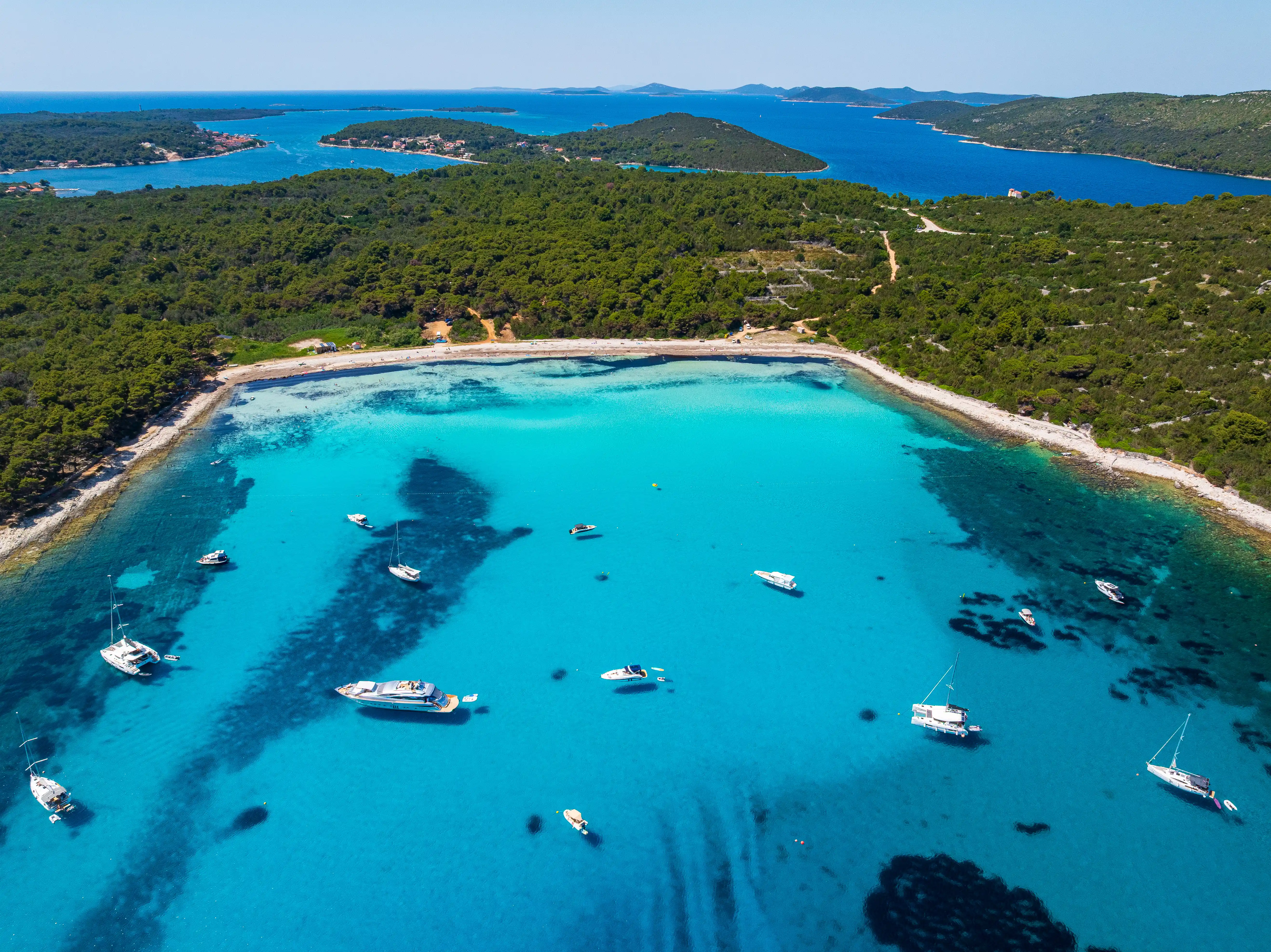 Plaža Sakarun — pijesak i voda u nijansi tirkiza
