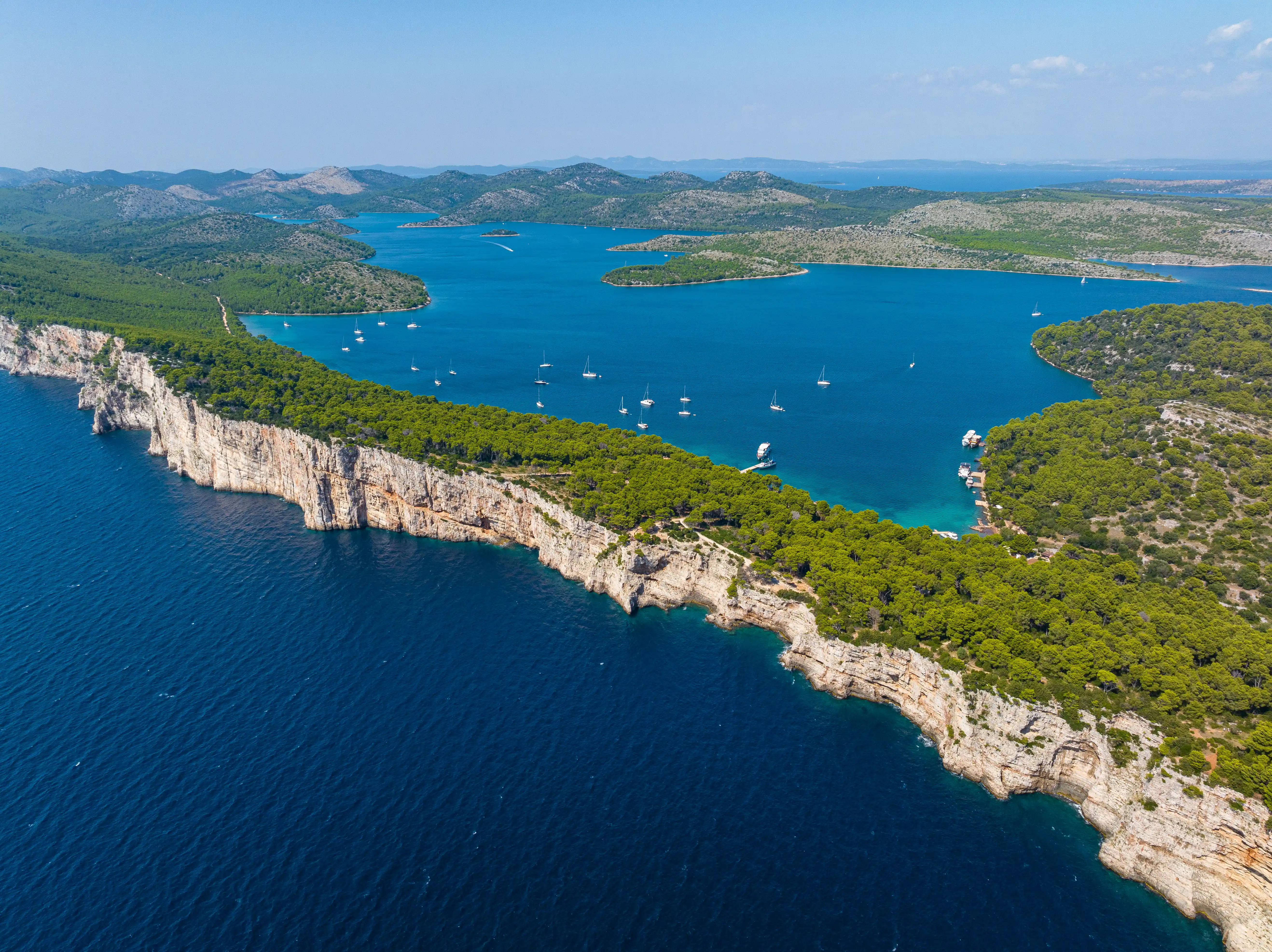 Telašćica i klifovi Dugog otoka — strme stijene iznad Jadrana