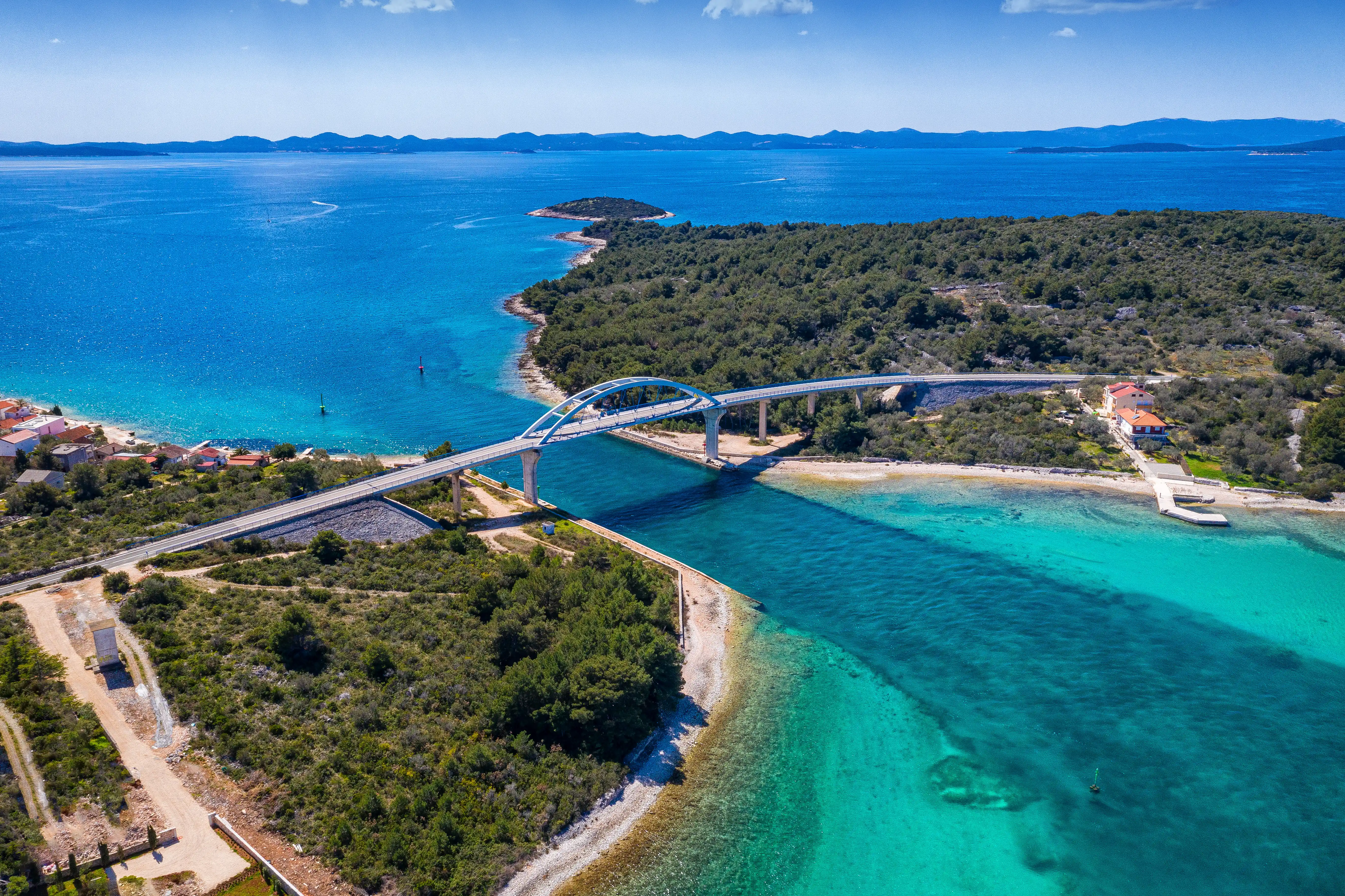 Ugljan — uvale Sabuša velika i mala, mirno more pašmanskog kanala